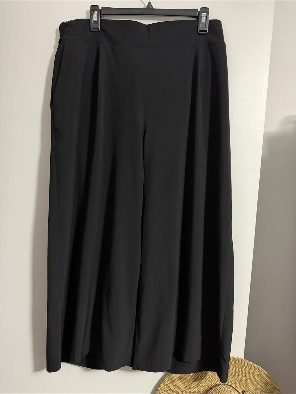 ATHLETA Brooklyn Wide Leg Crop Pant Black sz 18 LIKE NEW Ins 23”ElasticBackWaist - Picture 8 of 10